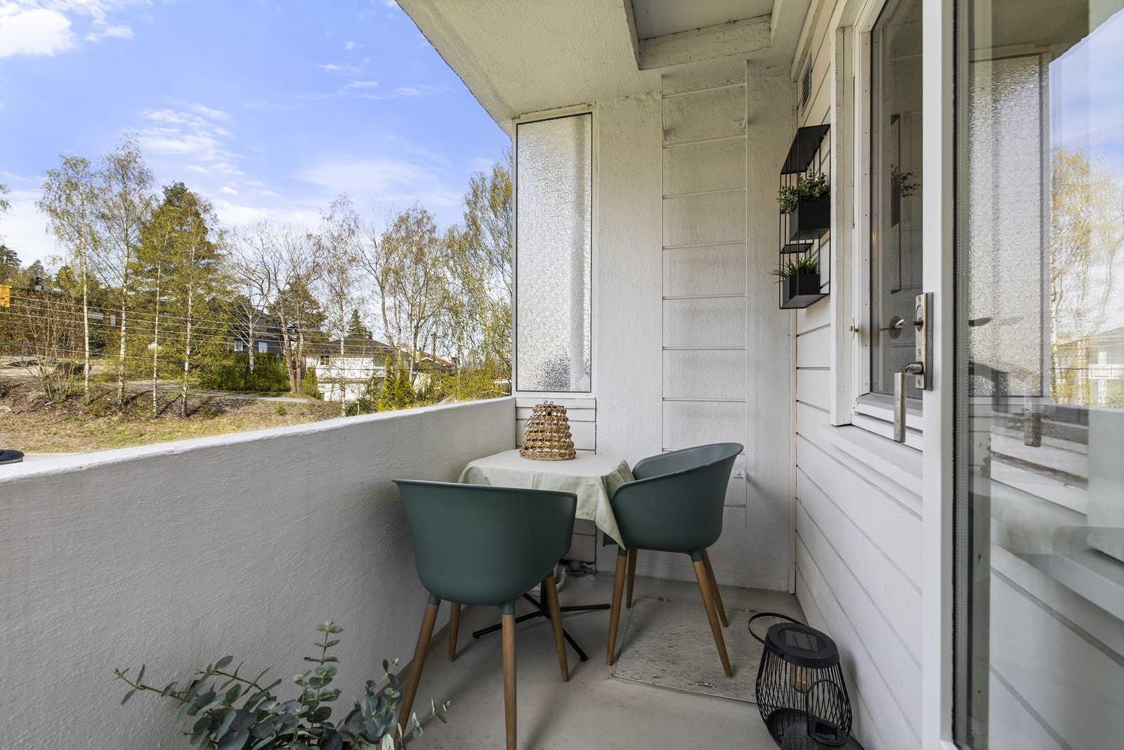 Balkongen på 4 m² er vendt mot sørvest og har plass til en liten sittegruppe. Galleribilde