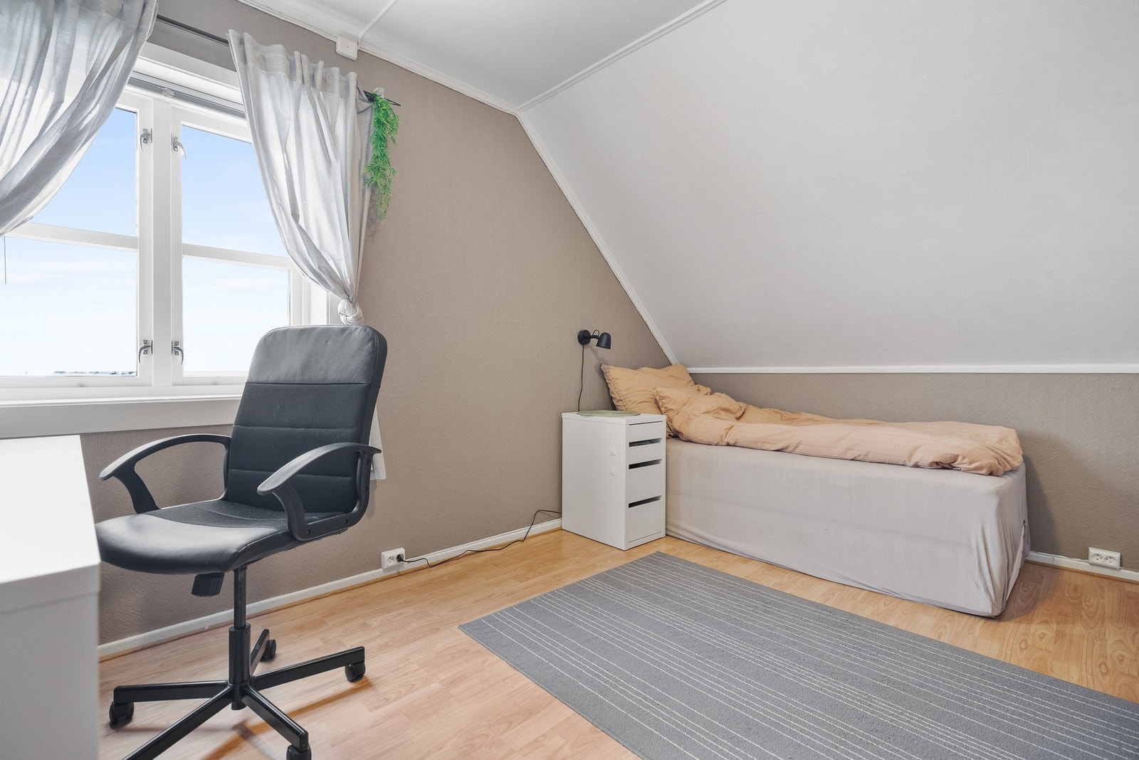 Loftsetasjen inneholder tre soverom av god størrelse. Galleribilde