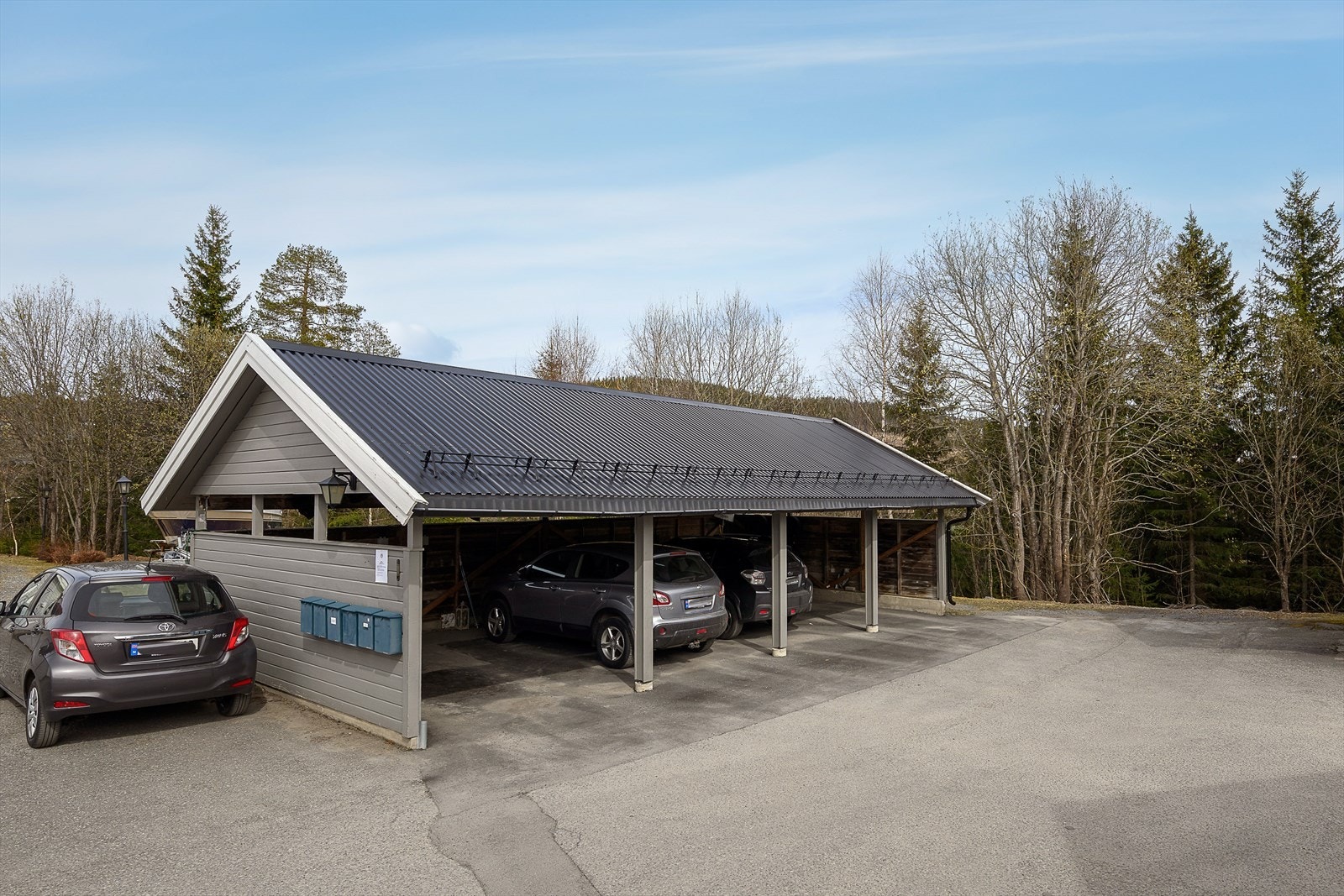 Det medfølger parkeringsplass i felles carportanlegg. Galleribilde