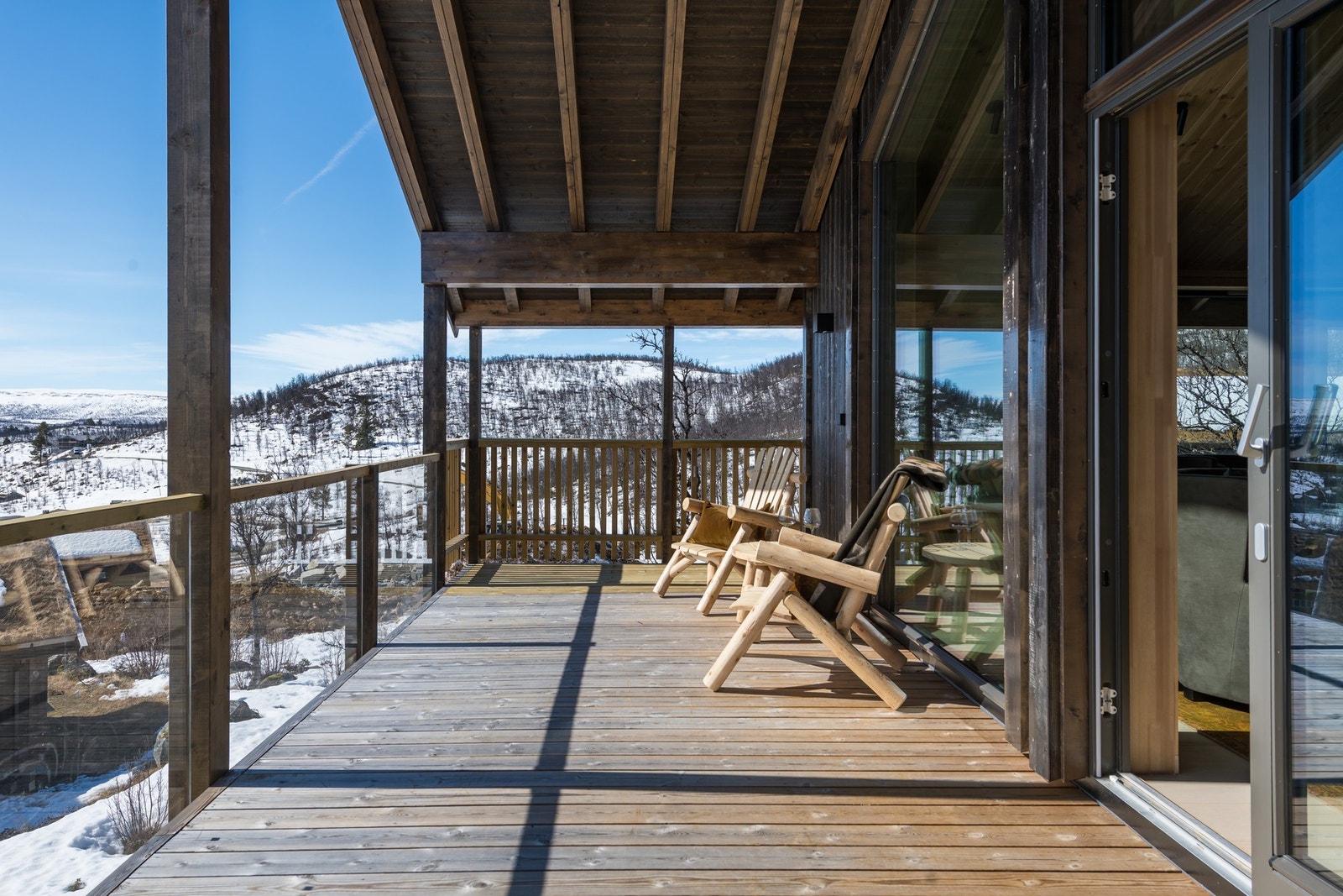 Terrassene innbyr til avslapping i solen Galleribilde