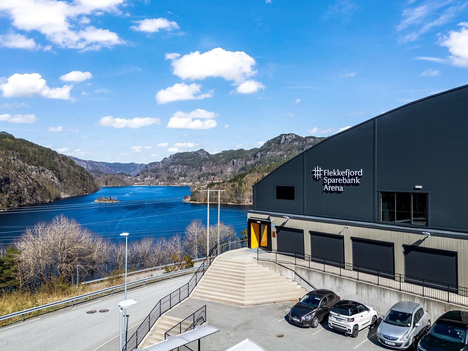 Nærområde med kort avstand til flerbrukshallen. Galleribilde