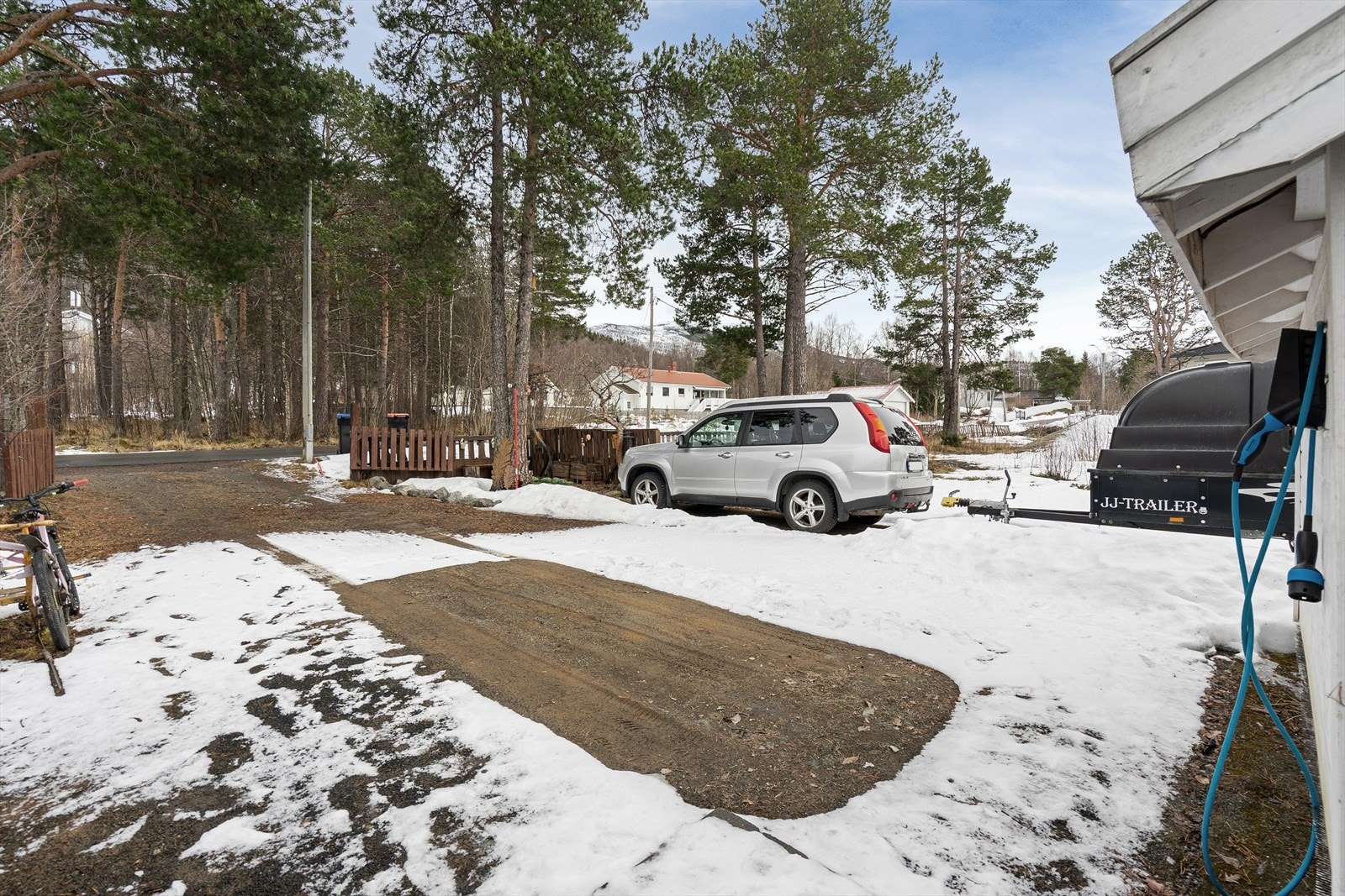 Parkering bi-leilighet. Galleribilde