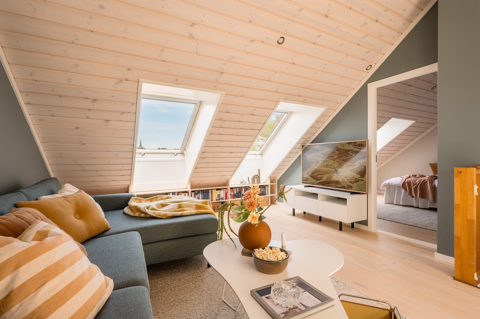Boligen har en svært familievennlig planløsning med to stuer. Galleribilde