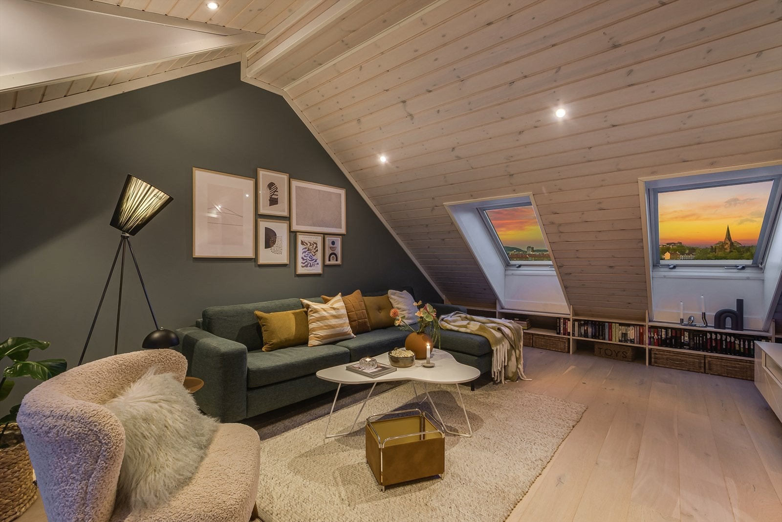 I stue er det fin plass til en sofagruppe og tv-seksjon. Galleribilde