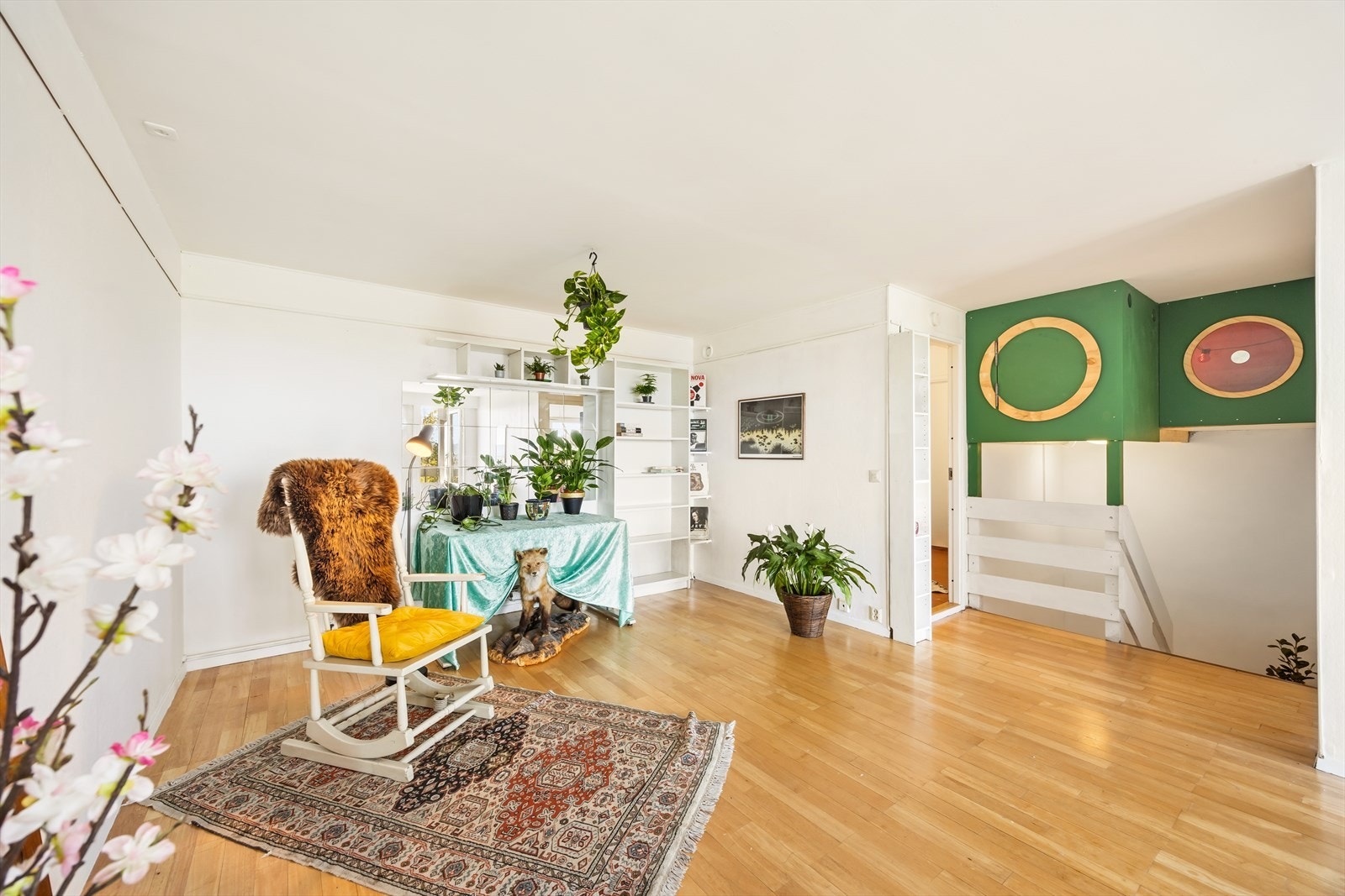 Trappen tar deg opp til boligens øvre etasje. Galleribilde