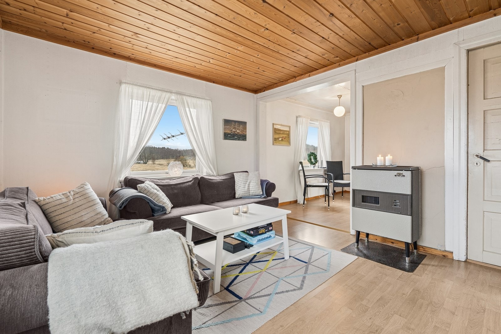 Boligen har en romslig stue Galleribilde