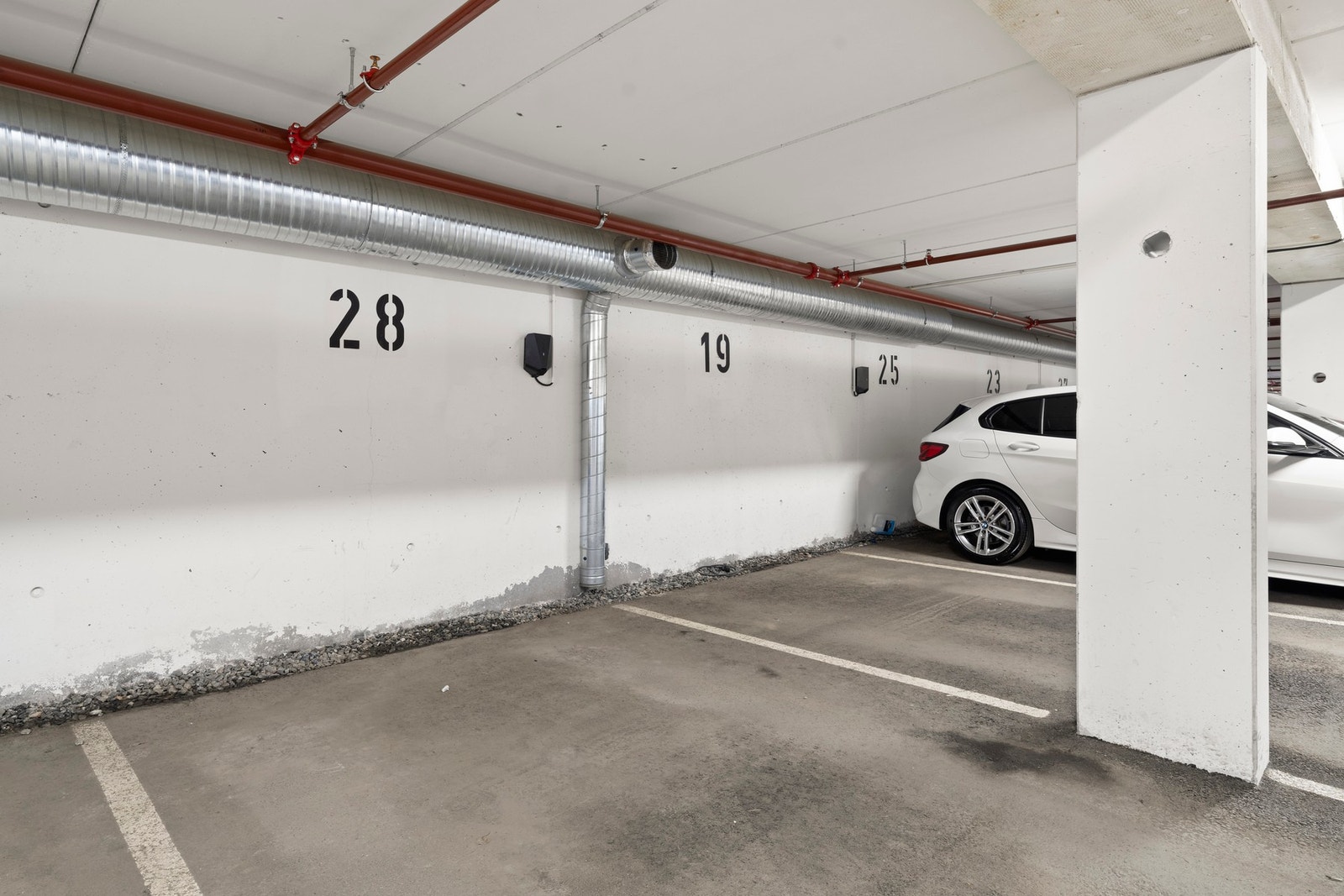 Garasjeplass m/lader - koblet direkte på leilighetens sikringsskap. Galleribilde
