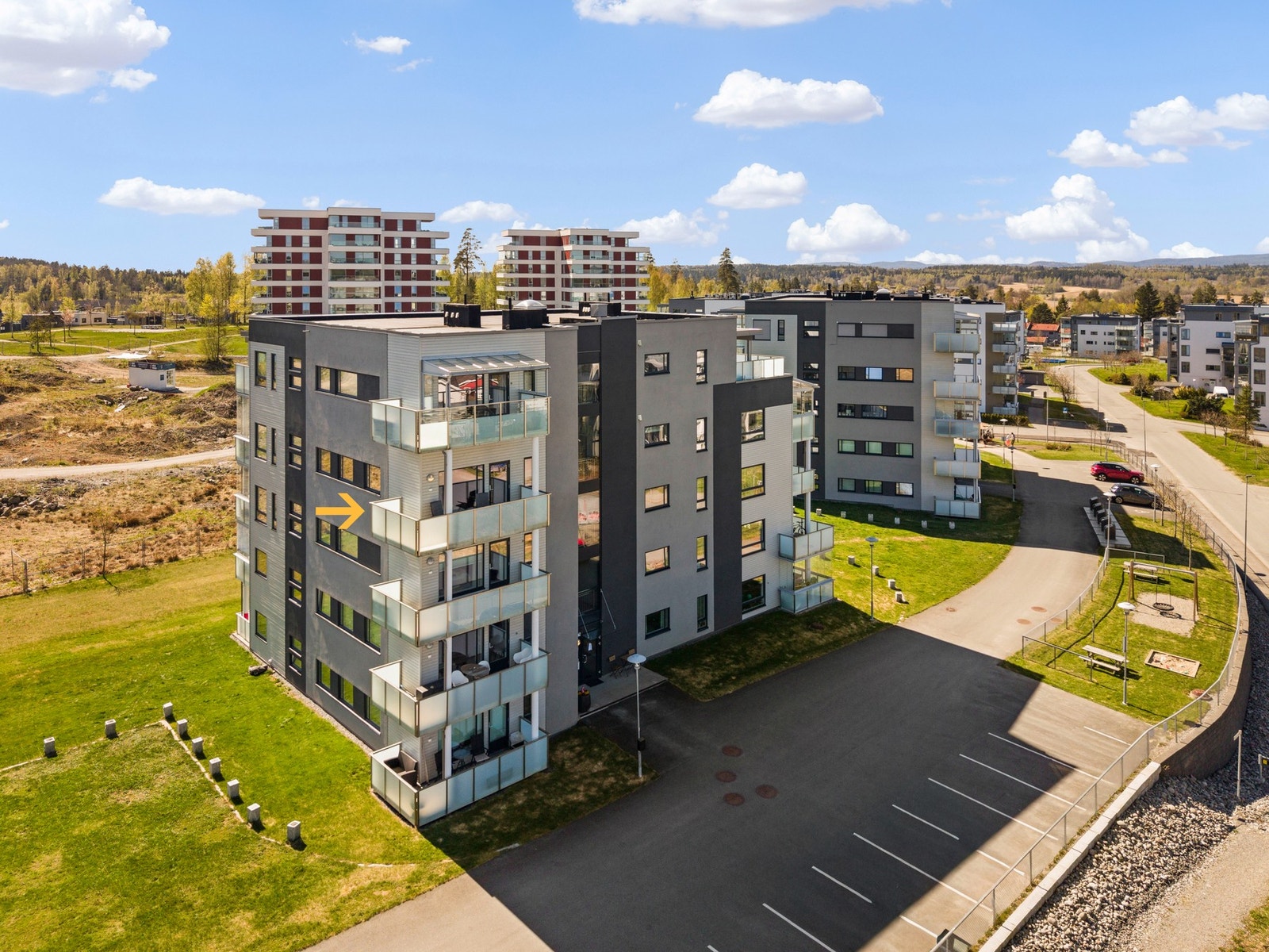 En moderne og lys 2-roms hjørneleilighet fra 2018 med garasjeplass m/EL-bil lader. Galleribilde