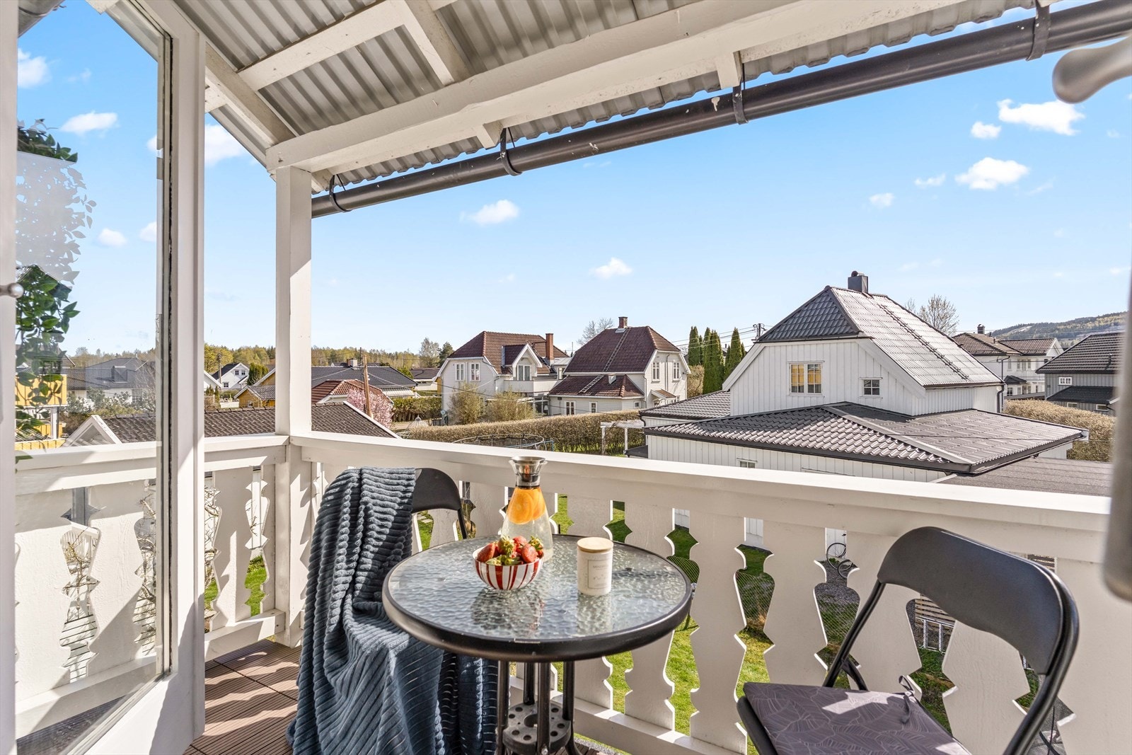 Balkongen i andre etasje er på ca. 3,9 m². Galleribilde