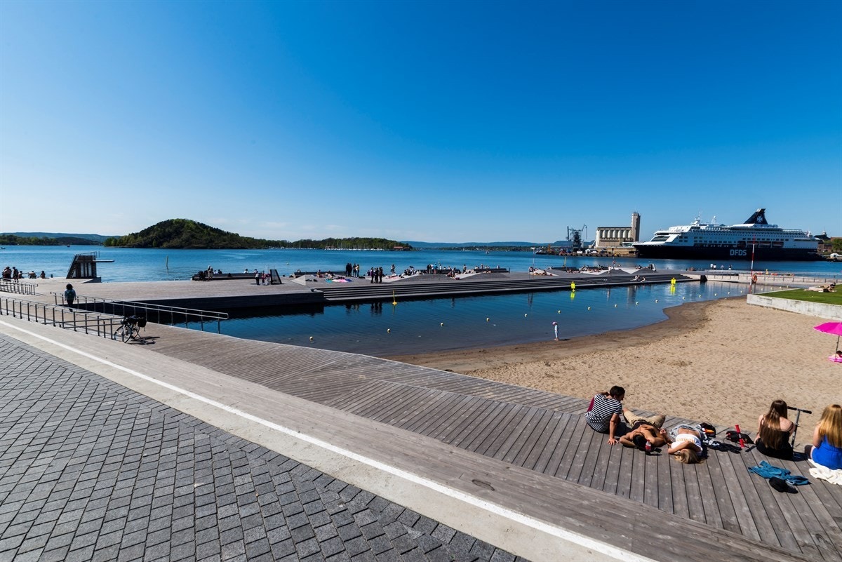 Sørenga sjøbad har raskt blitt en favoritt for badeliv og soling. Galleribilde