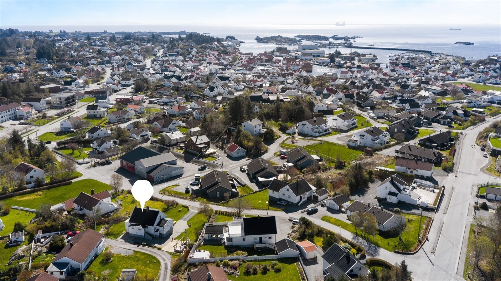 Boligen har en meget sentral og kjekk beliggenhet i sommerbyen Skudeneshavn Galleribilde