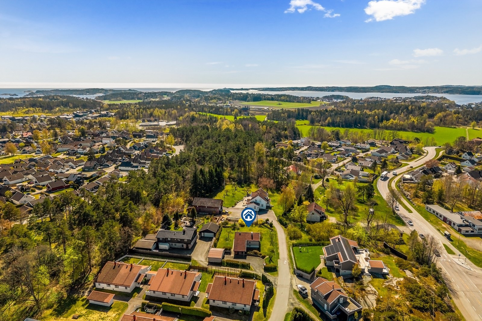 Her bor du i et etablert og barnevennlig boligområde, skjermet fra bystøy. Galleribilde