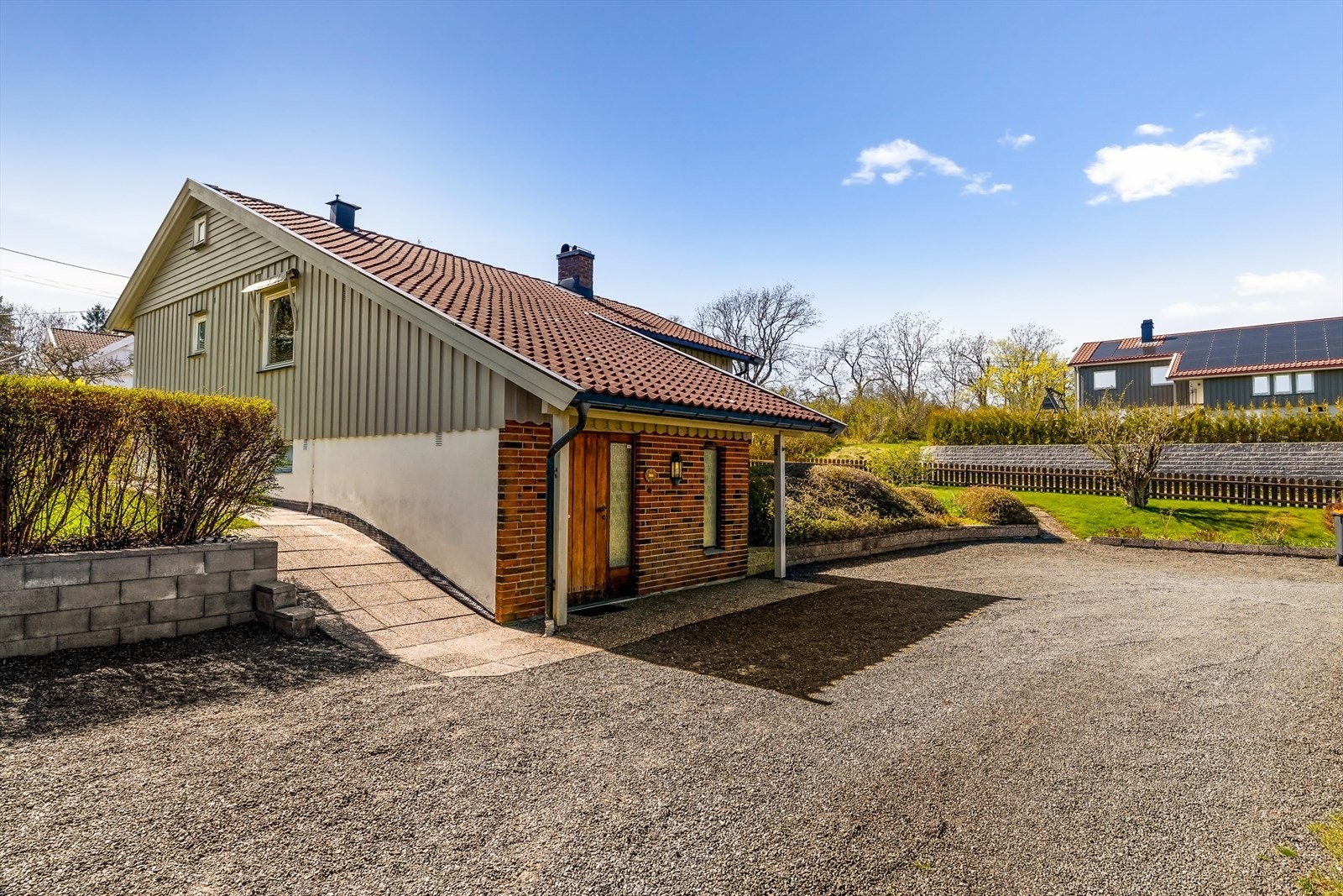 Boligen har en solid grunnmur av lettklinkerblokker og drenering fra 2005. Galleribilde
