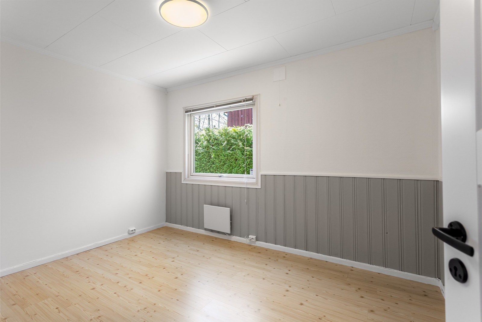 Boligen har to soverom, fordelt i hver sin etasje. Begge rommene er av svært god størrelse. Galleribilde