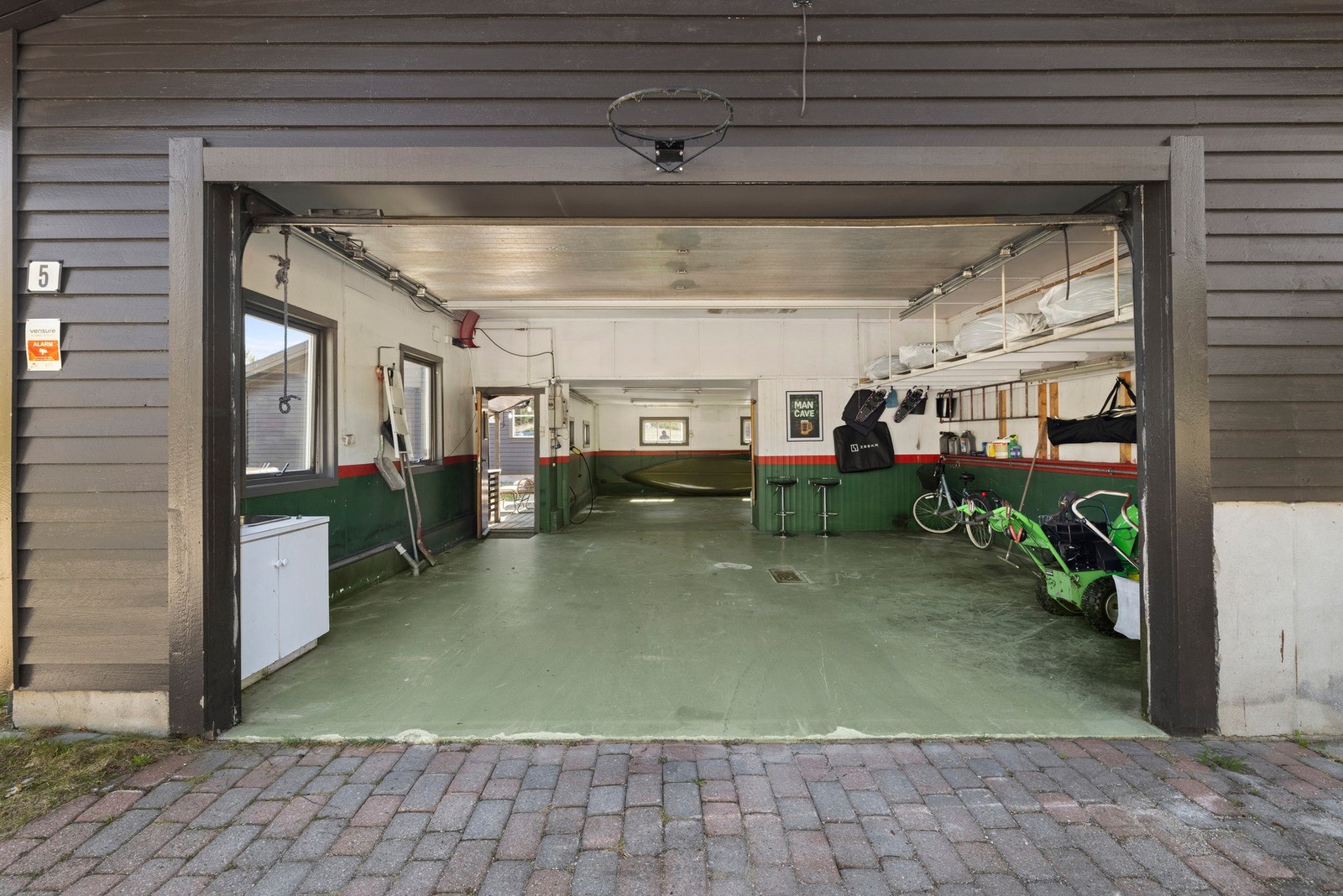 Stor dobbel garasje med arbeidsrom Galleribilde