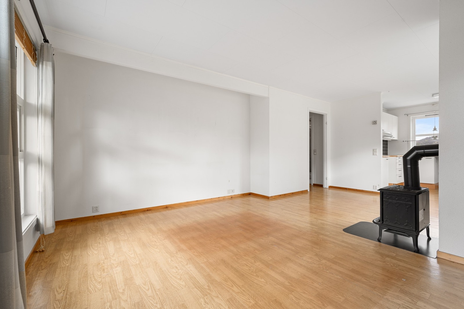 Her er det plass til både sofa, spisegruppe og TV-løsning Galleribilde