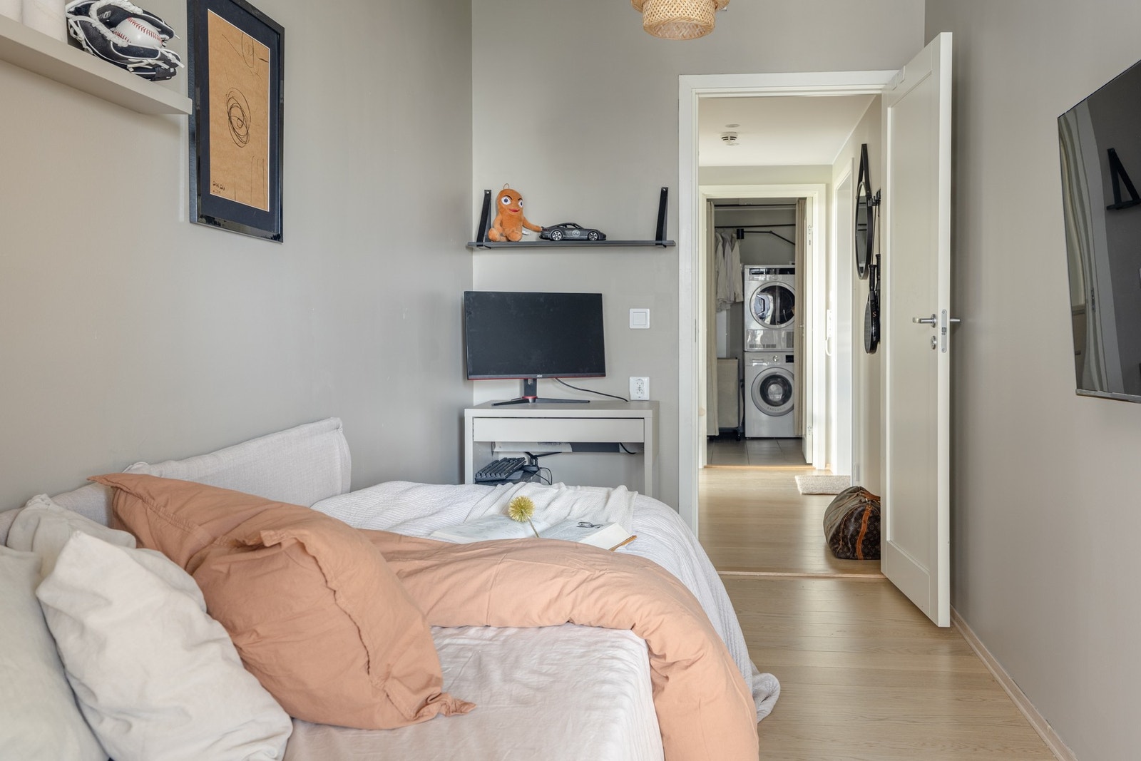 Dette soverommet har også god plass til seng, nattbord og garderobe. Galleribilde