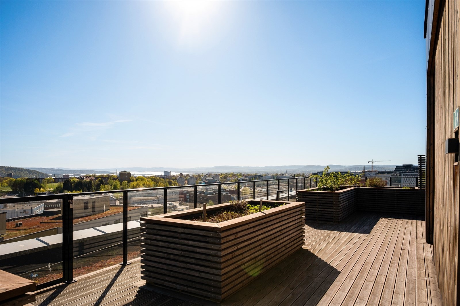 Felles takterrasse byr på flotte utsiktforhold. Galleribilde
