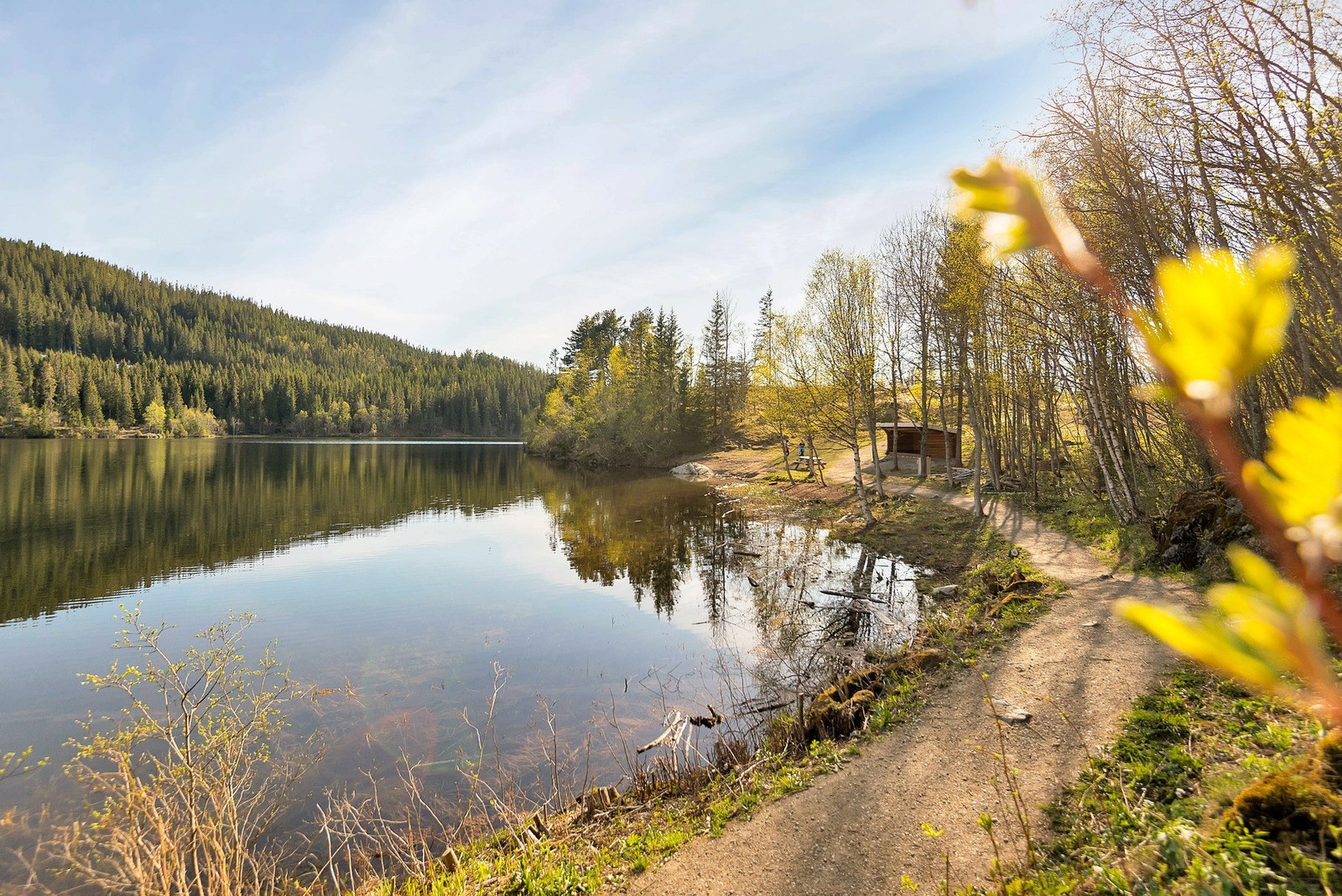Fra eiendommen er det kort vei til friluftsområder i Estenstadmarka. Her finner du blant annet flere tur- og sykkelveier, samt oppkjørte skiløyper og lysløype på vinterstid. Galleribilde