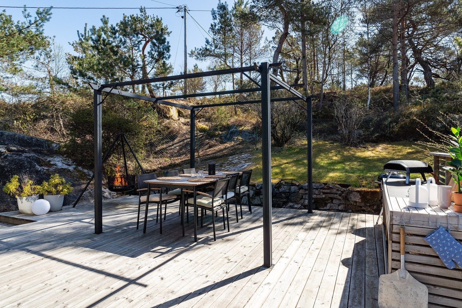 En flott uteplass for både enkle måltider og mer formelle stunder med gjester. Galleribilde
