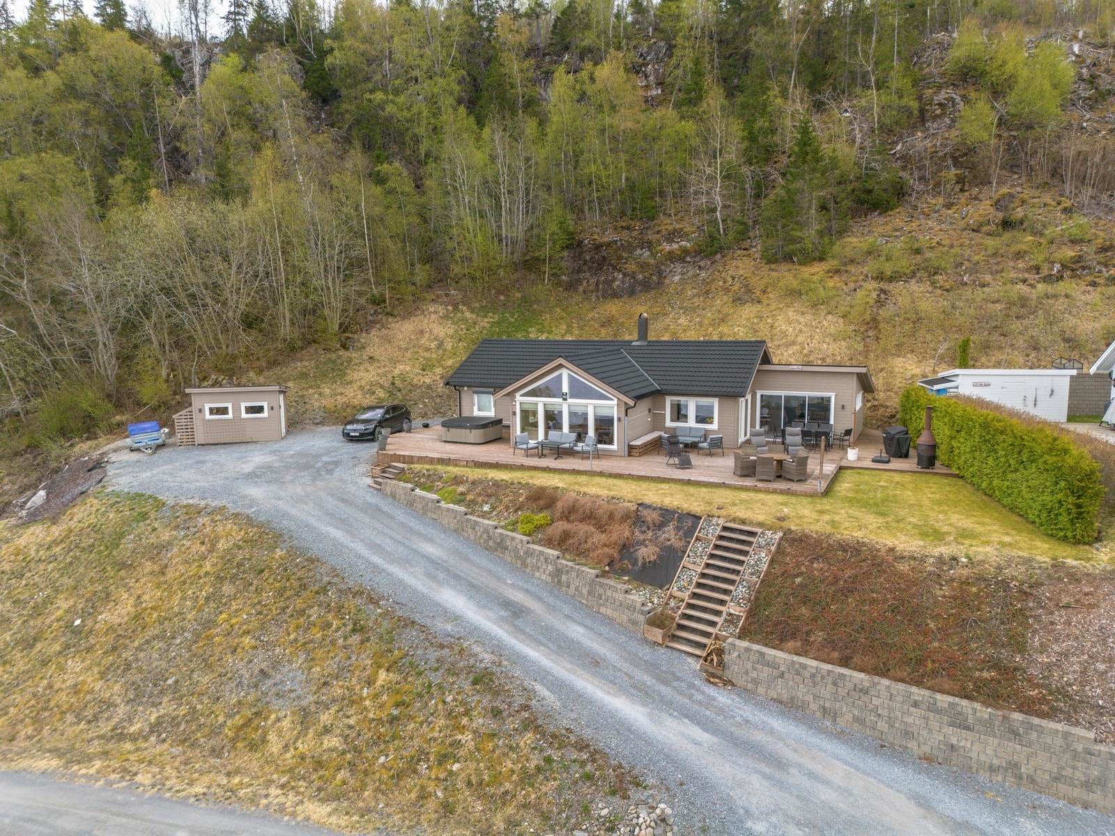 Velkommen til Lorvikvegen 482, presentert av EiendomsMegler 1 v/ Trond Petter Strandvik. Foto: ELW media (Espen Wåde) Galleribilde