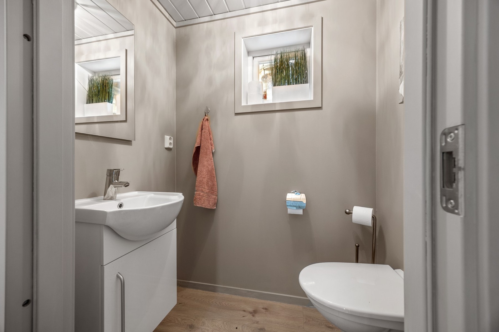 WC - ca 2 kvm. Galleribilde