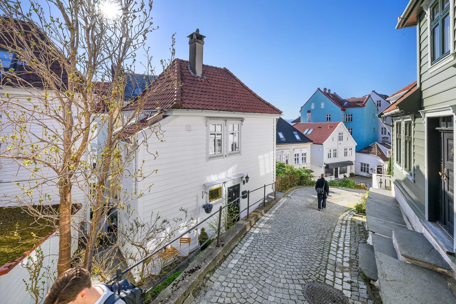 Området byr på et rikt utvalg av kaféer, restauranter, butikker og kulturtilbud. Galleribilde