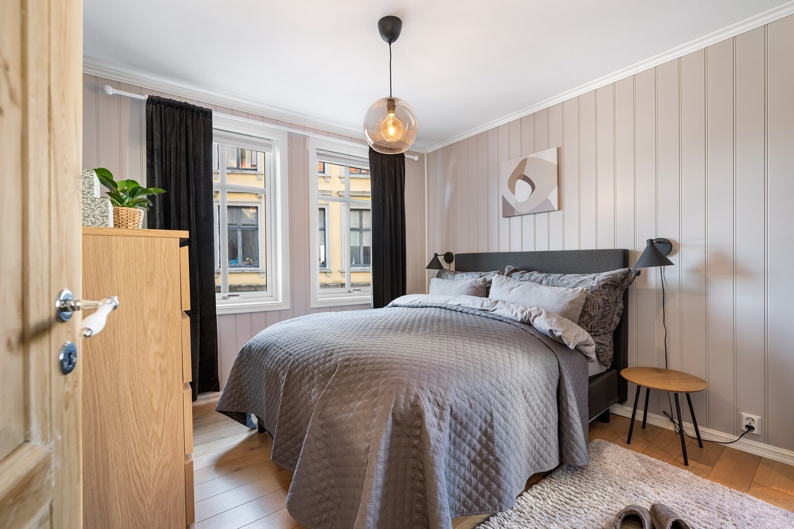 I første etasje ligger boligens to soverom. Galleribilde