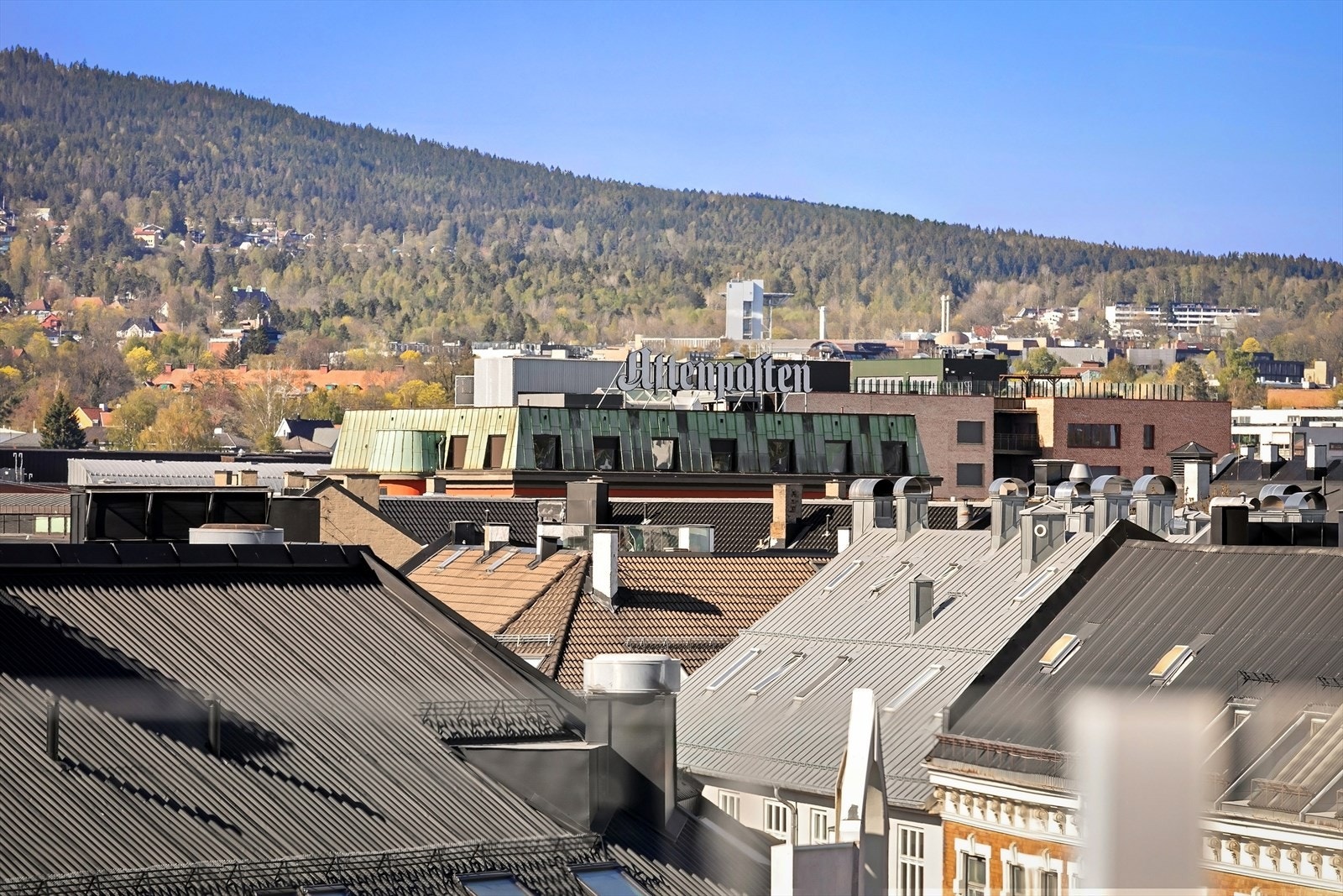 Fra leiligheten ser man mot Holmenkollåsen. Galleribilde