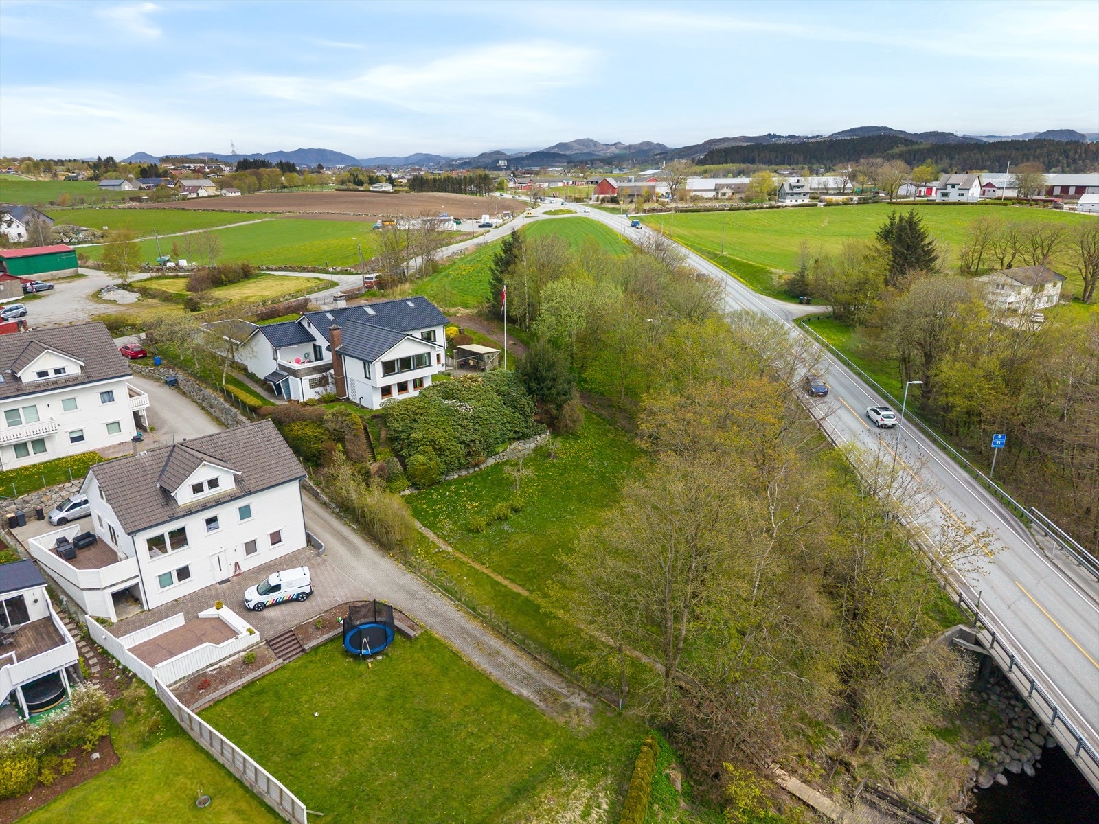 Kort vei til motorveien gir effektiv tilgang til både Sandnes og Klepp på få minutter. Galleribilde