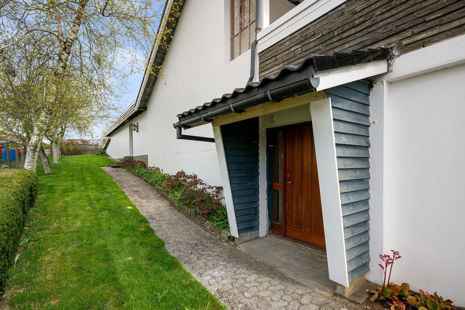 Fasadene består av en kombinasjon av murkonstruksjon og kledning. Galleribilde