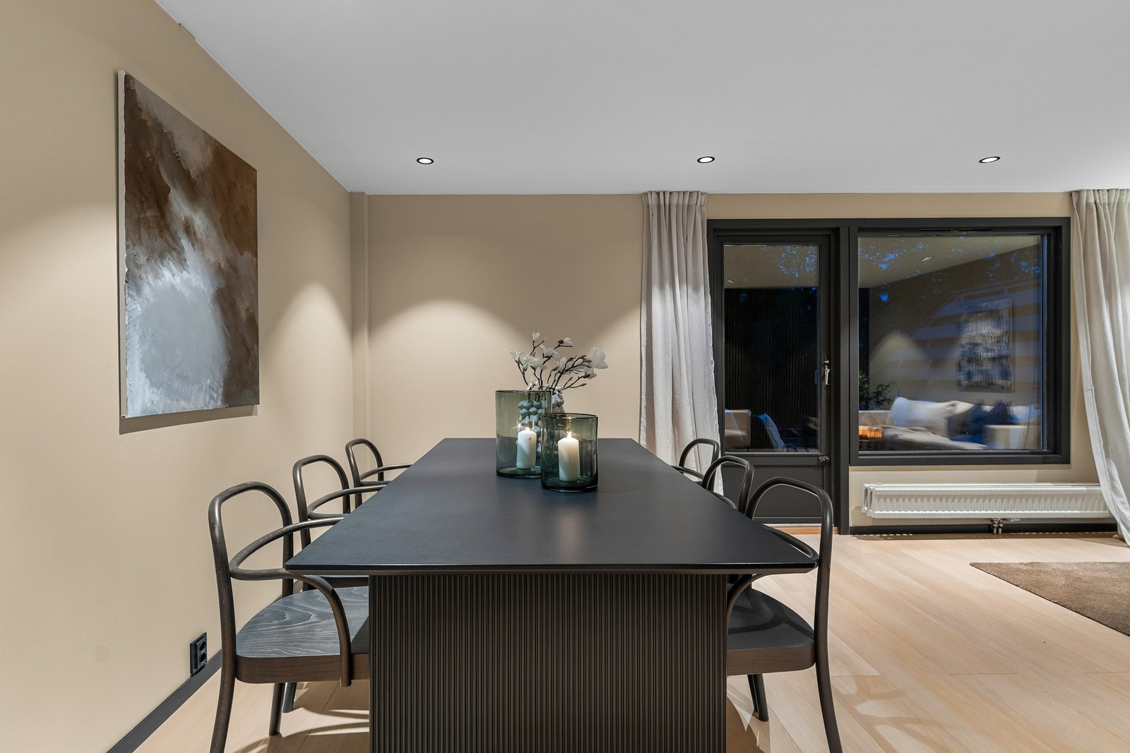 Det er montert downlights i himling Galleribilde