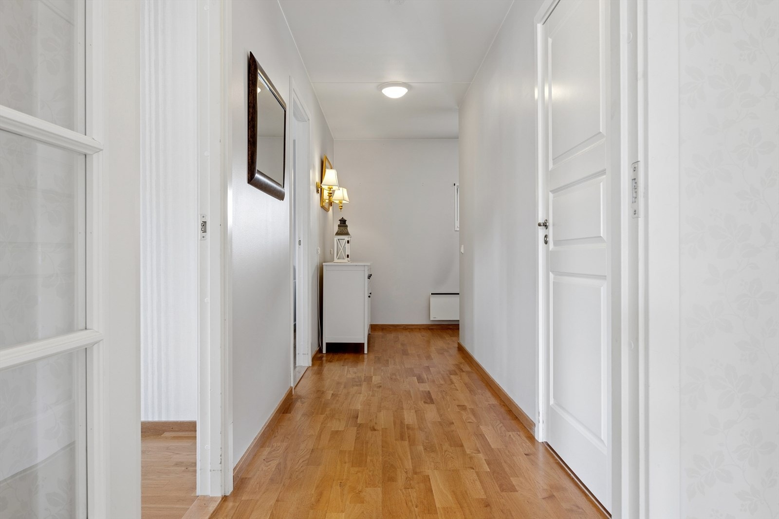 I entré/gang er det rikelig plass til entrémøbler av eget ønske. Galleribilde