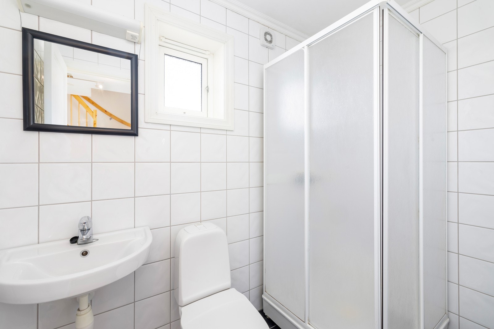 Flislagt bad i 1. etg. med varme i gulv. Galleribilde