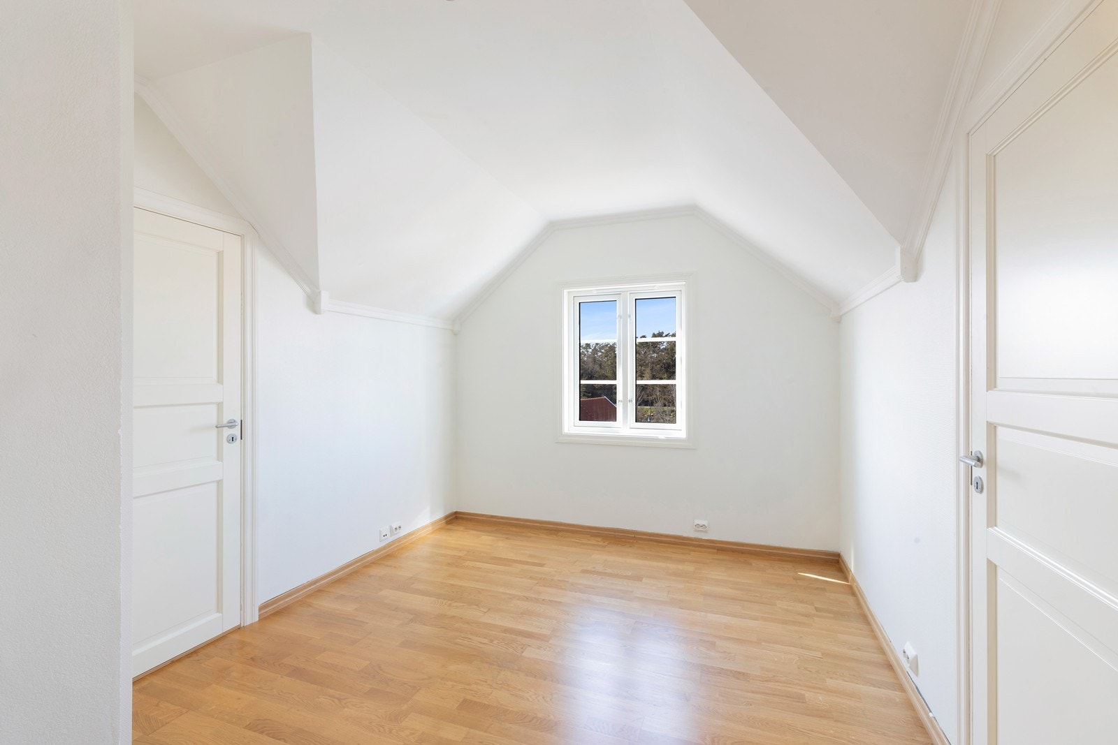 Loftstue. Galleribilde