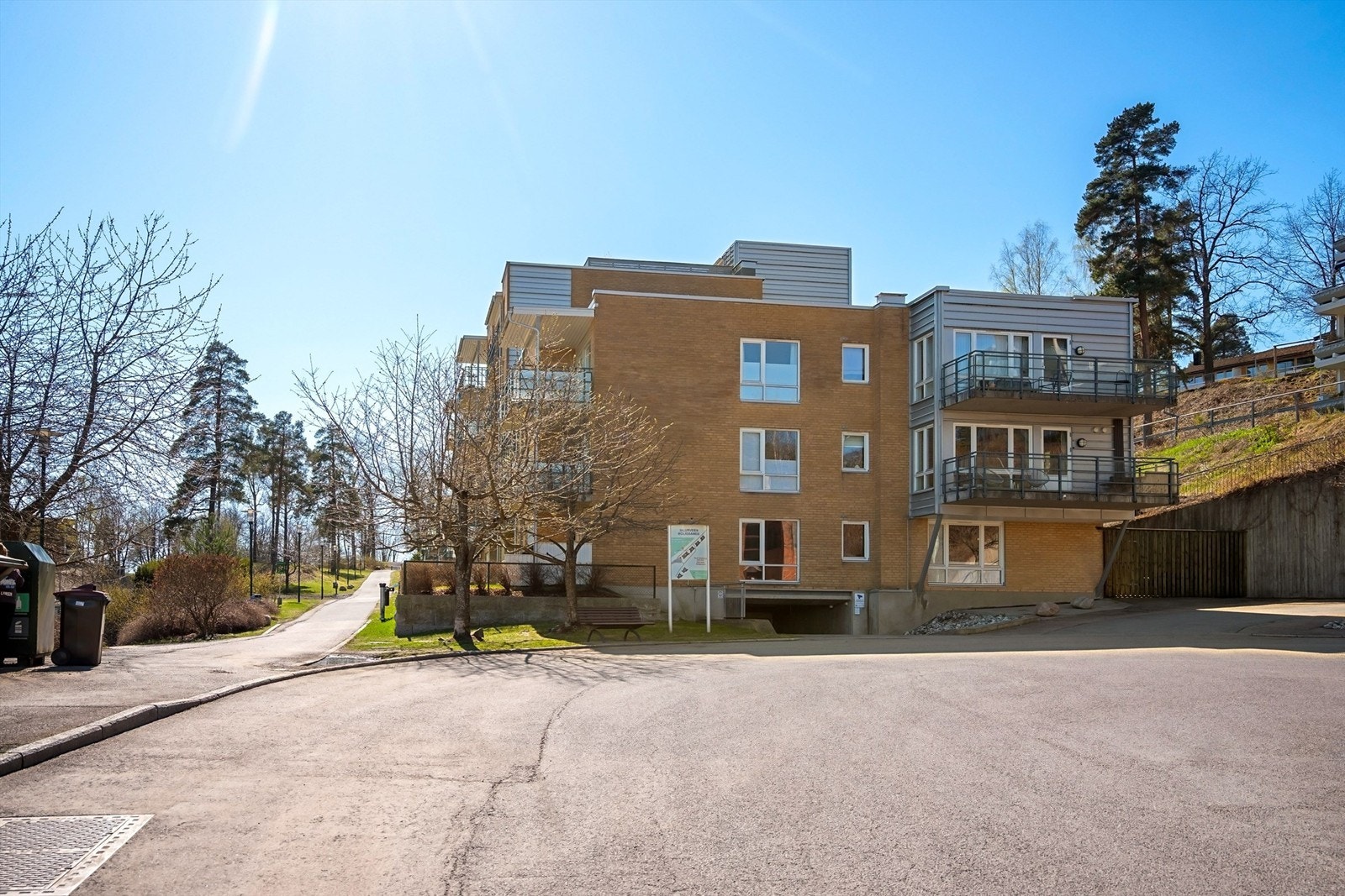 Sameiet består av 99 boligseksjoner og fremstår som veldrevet. Galleribilde