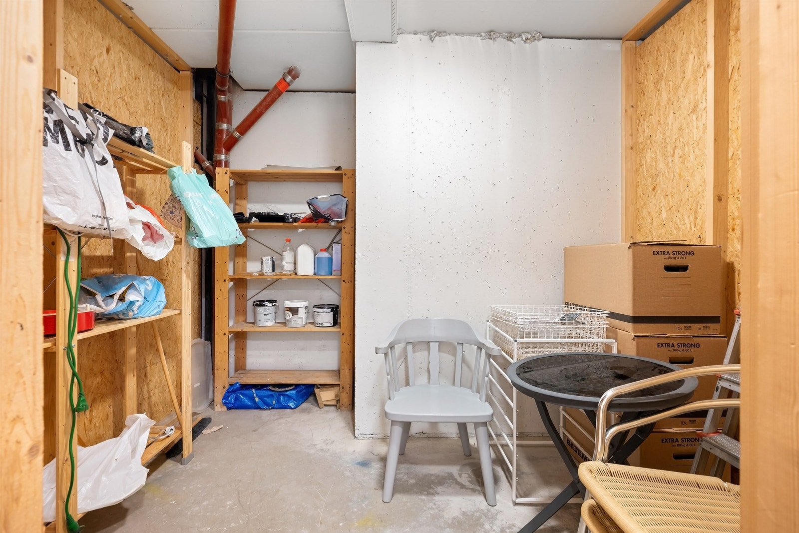 Leiligheten disponerer en romslig bod for ekstra lagringsplass. Galleribilde