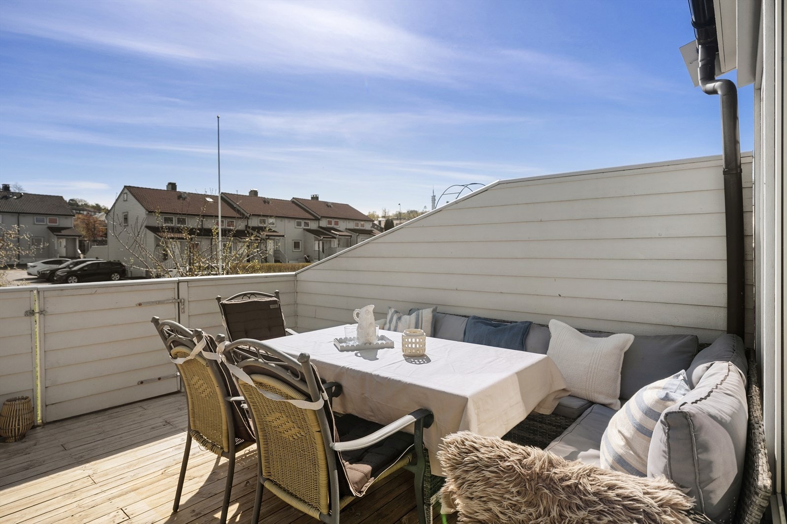 Fra stuen er det utgang til herlig terrasse med gode solforhold. Galleribilde