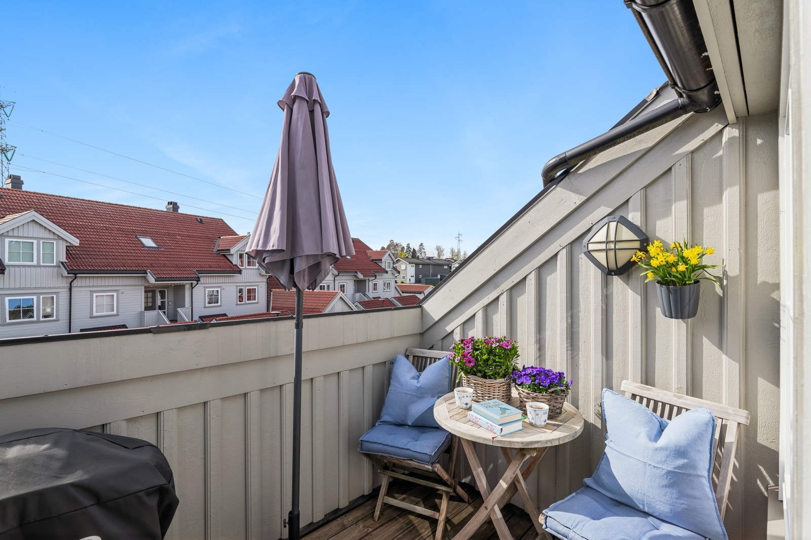 Koselig balkong med fine solforhold Galleribilde