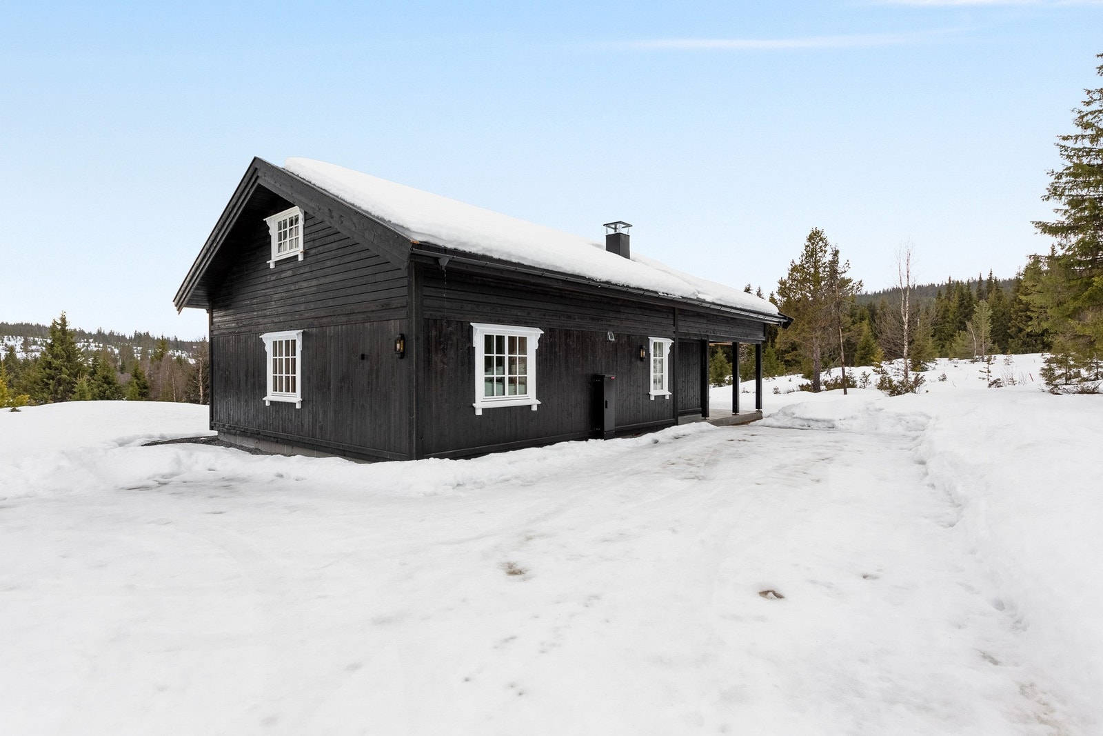 Denne fritidseiendommen er beliggende i Tisleidalen, på fjellet midt mellom Valdres og Hallingdal. Foto: QMarketing Photo (Ingvild Sveen Joplassen) Galleribilde