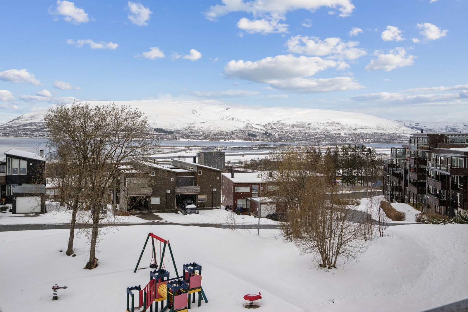 Området er barnevennlig med nærhet til Workinnmarka barneskole, flere barnehager og lekeplasser. Galleribilde