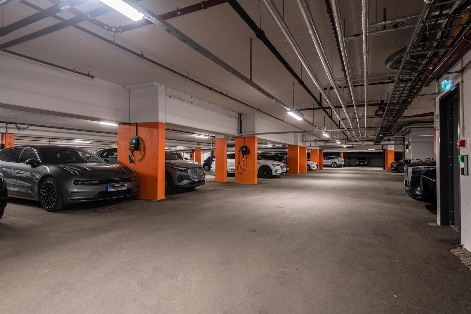Parkeringsplass i felles garasjekjeller med heis direkte til leiligheten. Galleribilde