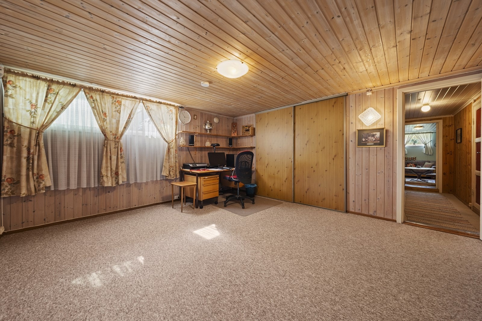 Kjellerstue (ikke byggesøkt og ikke godkjent rømningsvei) Galleribilde