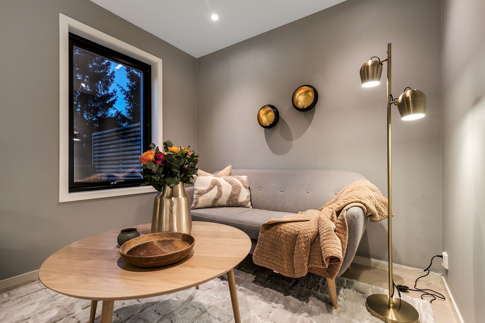 I stuen er det god plass til sofaløsning med tilhørende møblement. Galleribilde