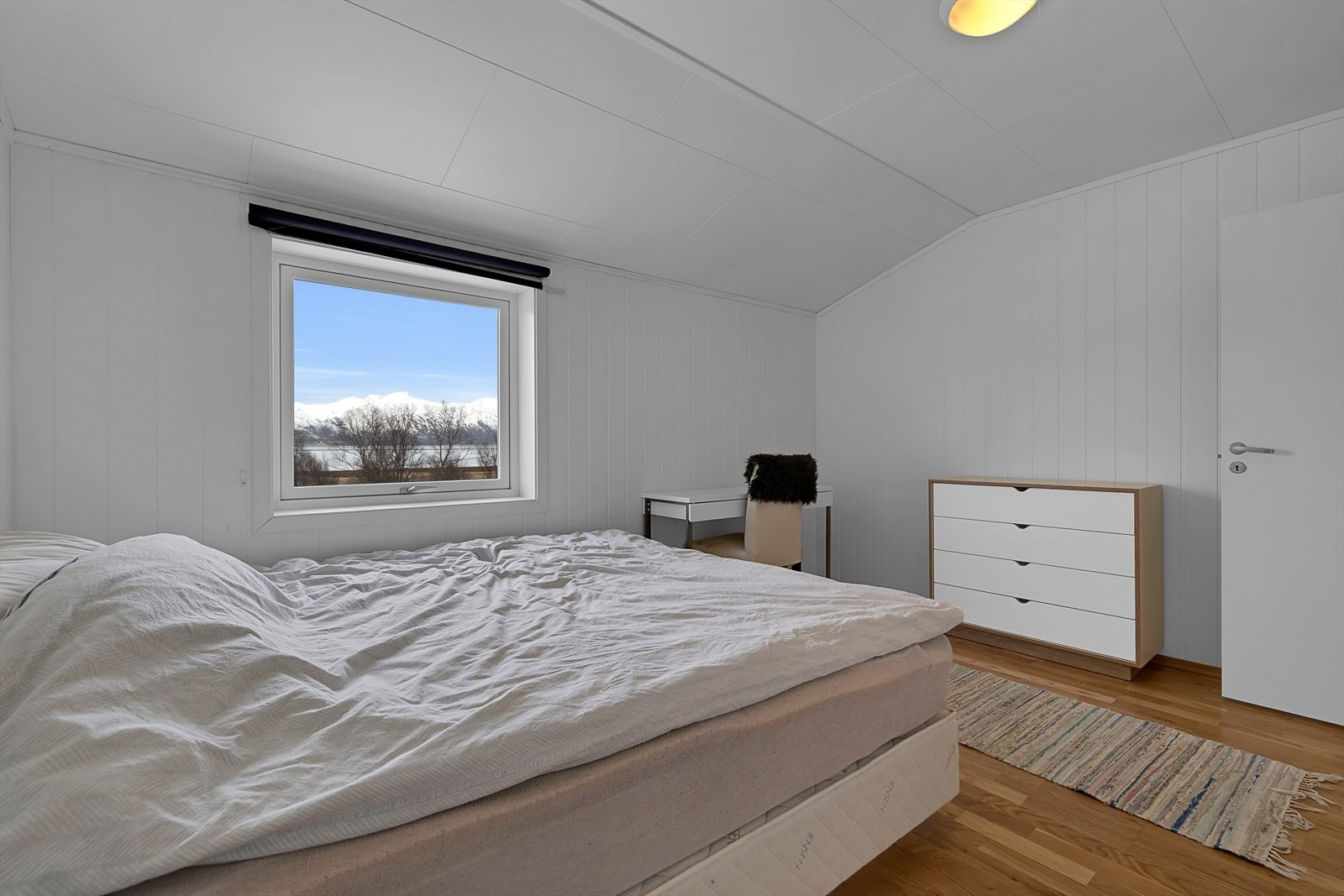 Her har du også god plass til både garderobe og hjemmekontor-løsninger. Galleribilde