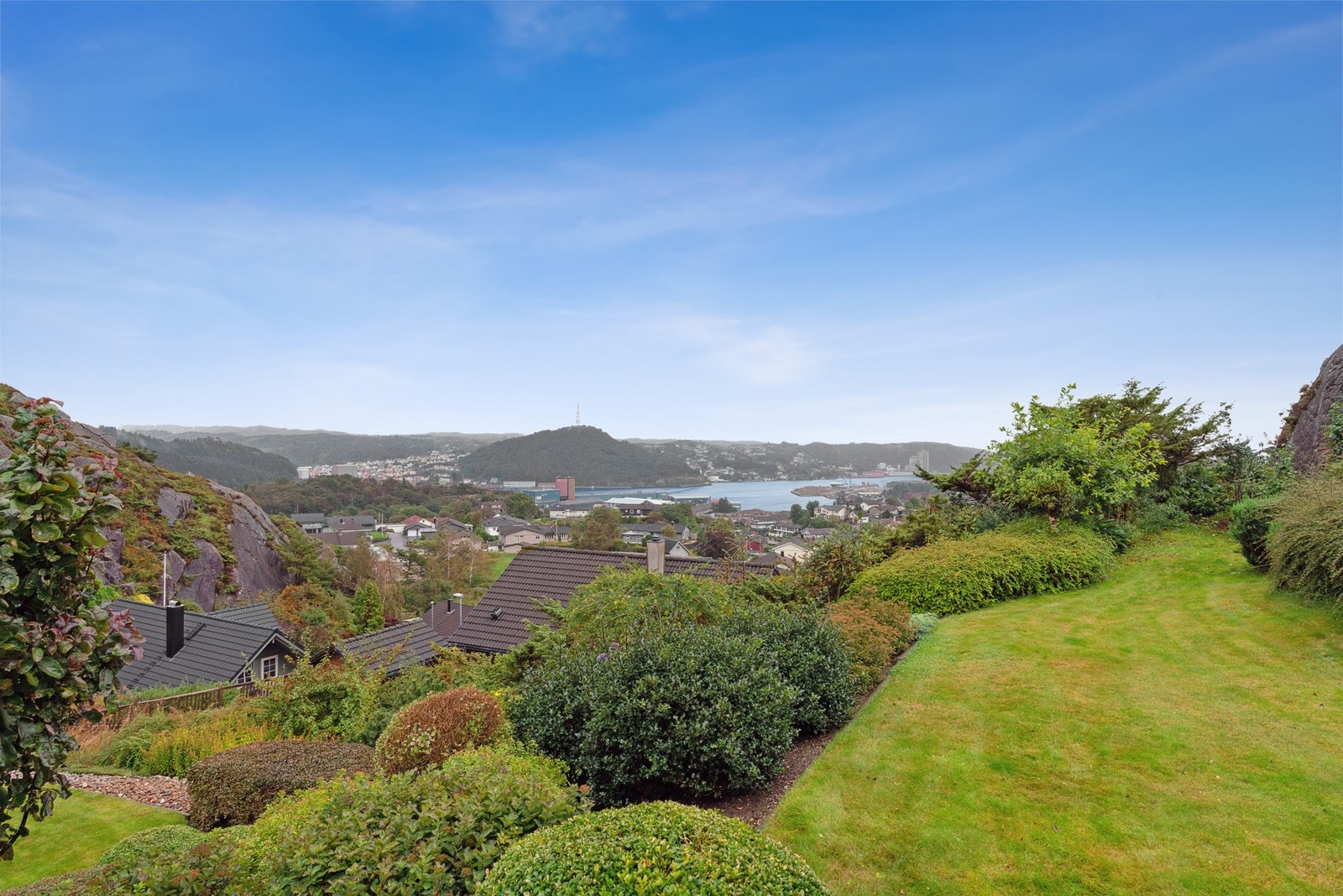 Utsikt som strekker seg fra Egersund havn til havet. Galleribilde