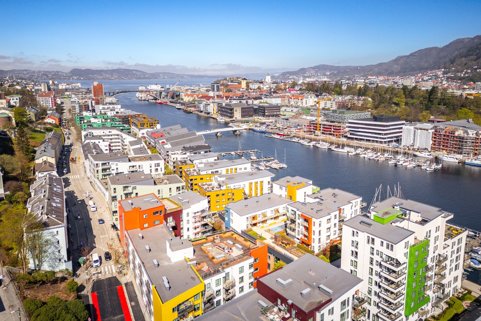 - Nærområdet kan blant annet by på Restaurant Ostra, Sumo sushi, Godt Brød, JAJA restaurant, Damsgårdsstuene, Storstuen og Pizzabakeren med mer - Galleribilde