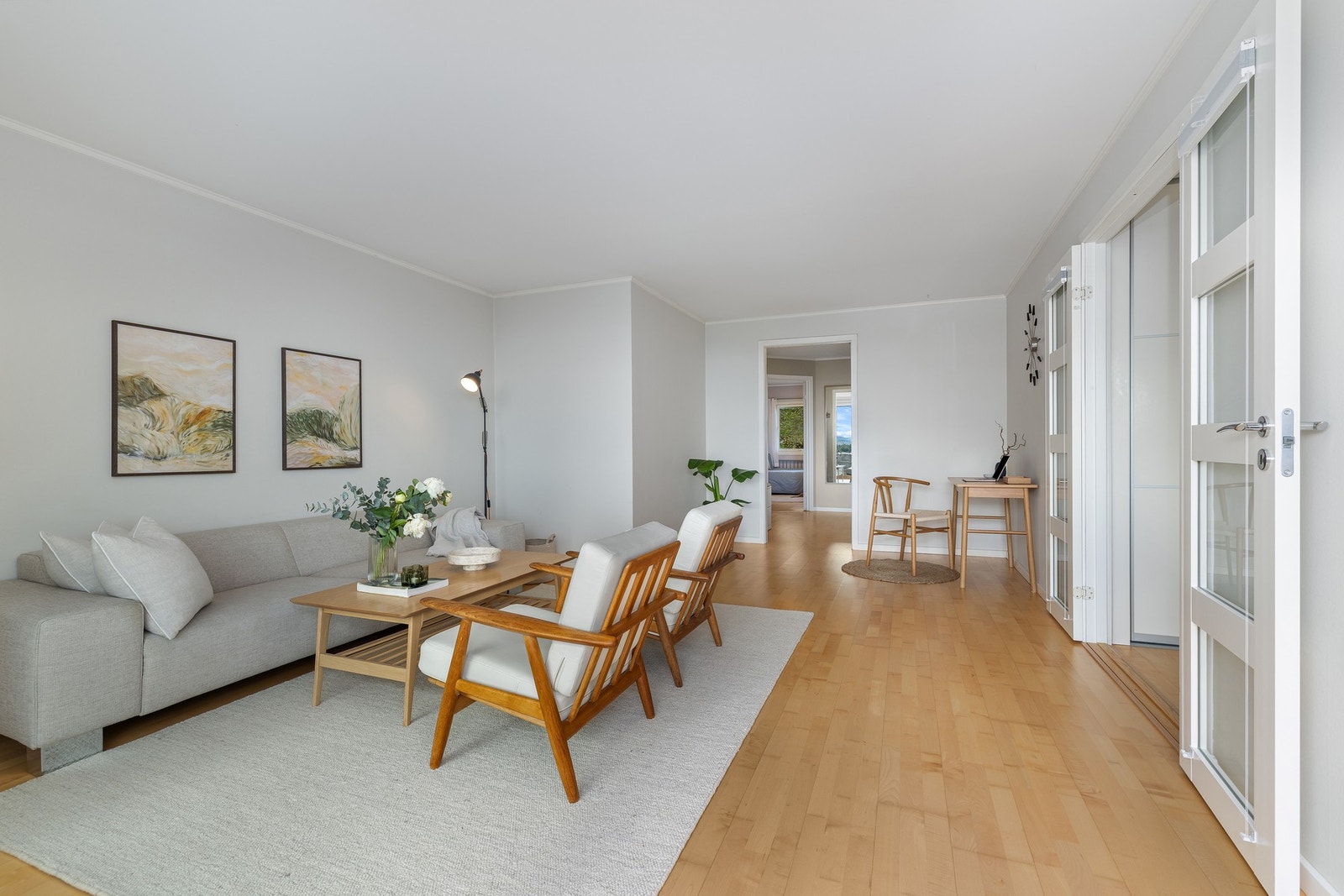 Stuen har godt areal med gode møbleringsmuligheter Galleribilde