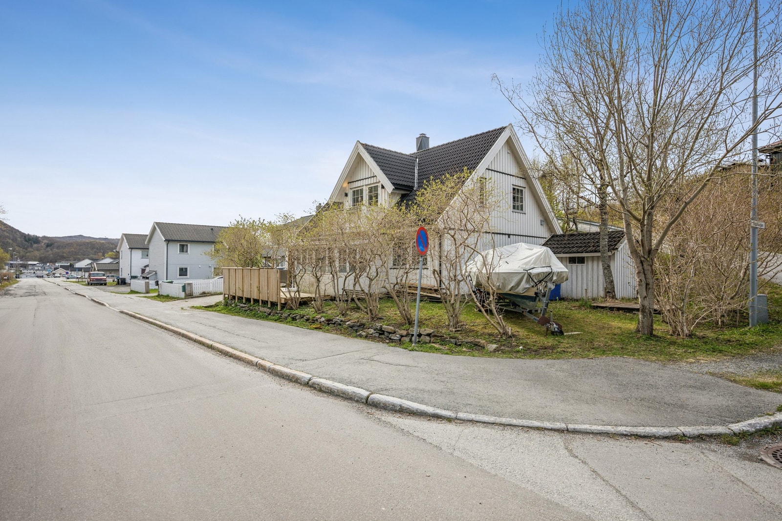 Praktisk og lett tilgjengelig tomt. Galleribilde