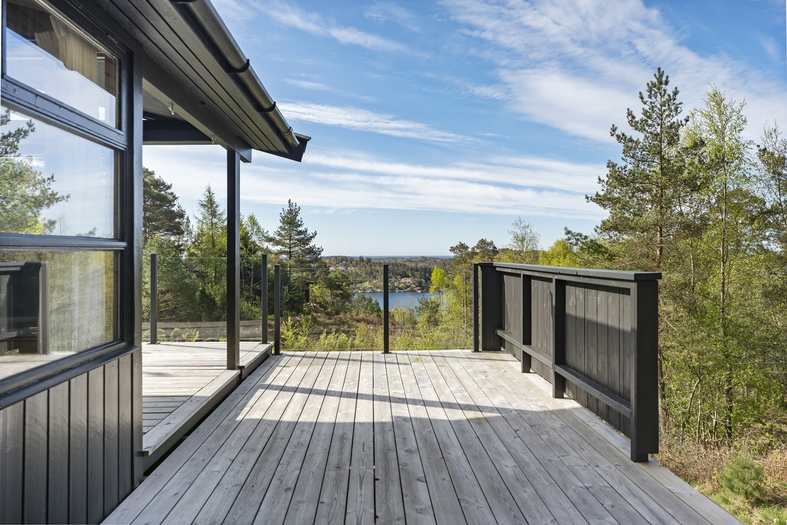 Åpent og lyst med minimalt innsyn. Galleribilde